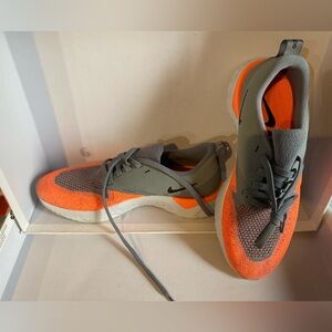 Nike [7.5]  Women's Odyssey React Flyknit Grey Mango Running Shoes AH1016-004